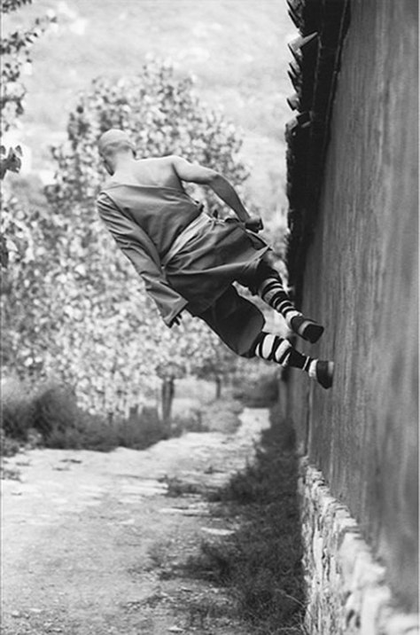 shaolin-walking-along-walls.jpg